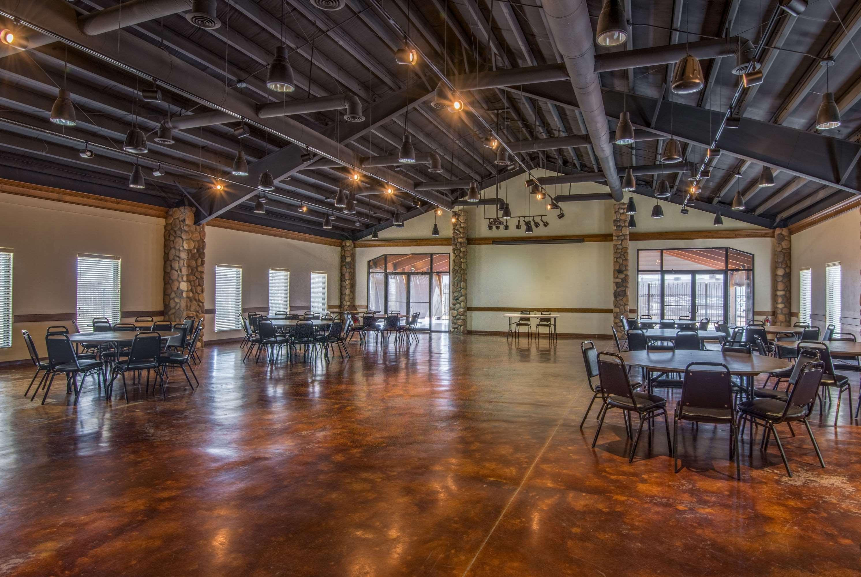 Americinn By Wyndham Pampa Event Center Bagian luar foto