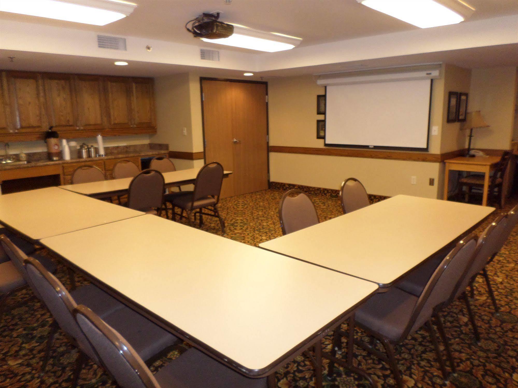 Americinn By Wyndham Pampa Event Center Bagian luar foto
